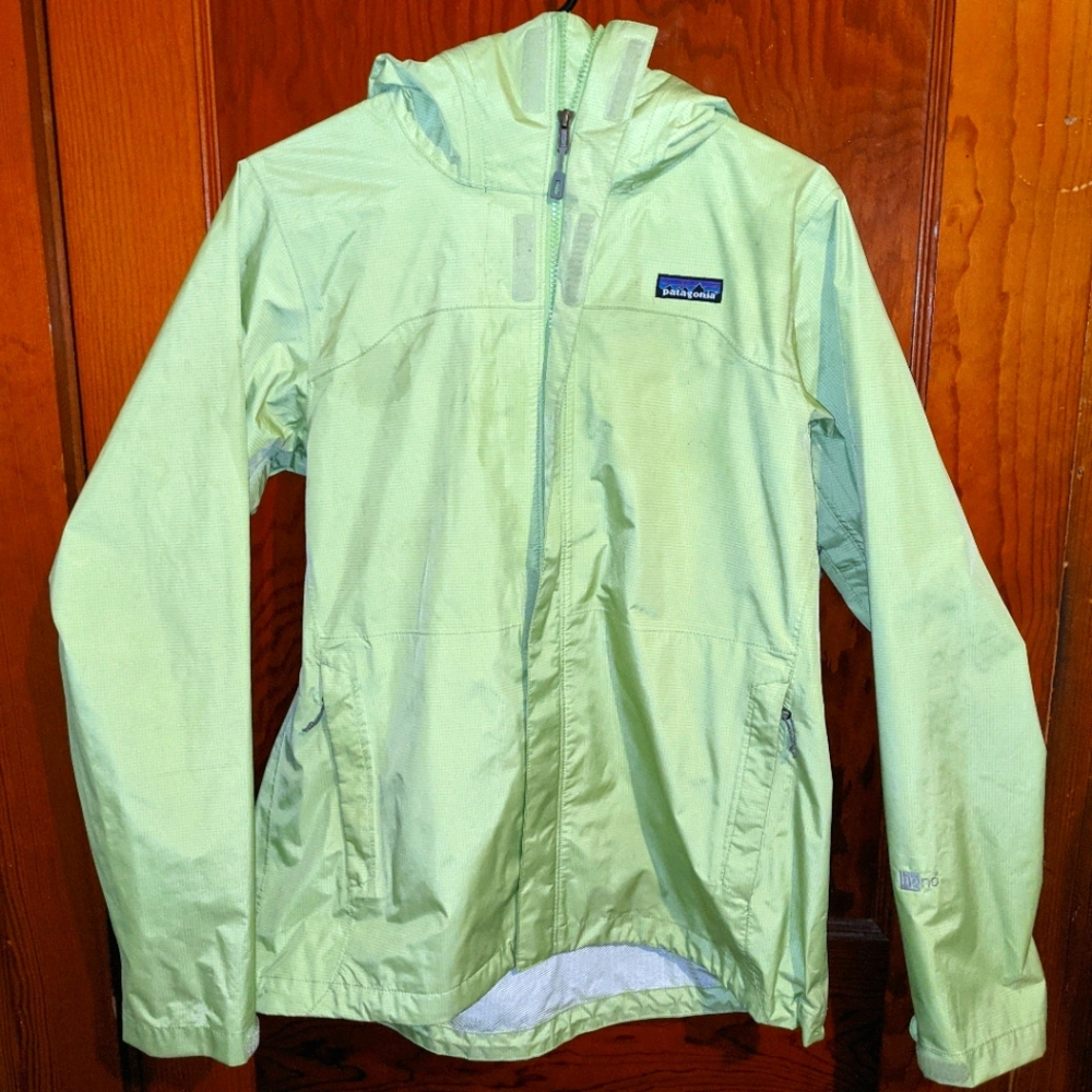 Patagonia women's Torrentshell raincoat